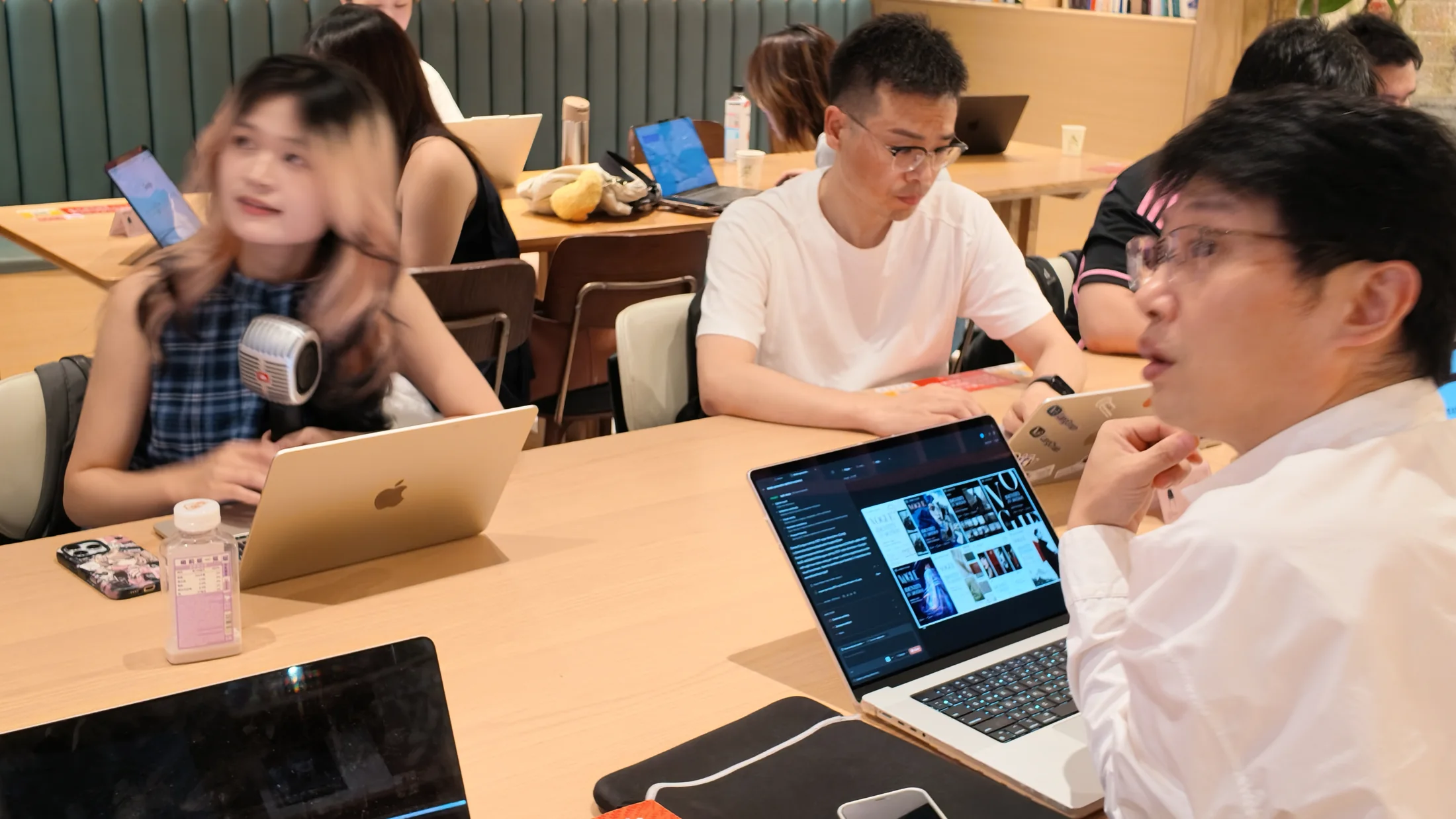 参与者在上海研讨会的实践部分构建自己的项目。